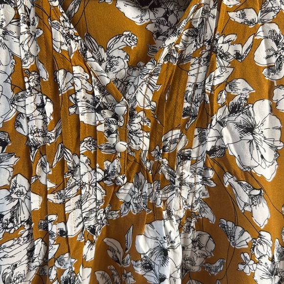 Fun2Fun Maley Pleated Top - Stitch Fix Size M - Picture 4 of 4